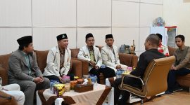 Jajaran pengurus Pemuda Muhammadiyah Kebumen sedang berudiensi dengan Bupati Kebumen Arif Sugiyanto di ruang kerja Pendopo Kabumian. (Foto: Baruddin).