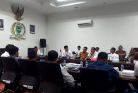 Para nelayan Pasir sedang beraudiensi dengan para pimpinan dan anggota DPRD Kebumen.